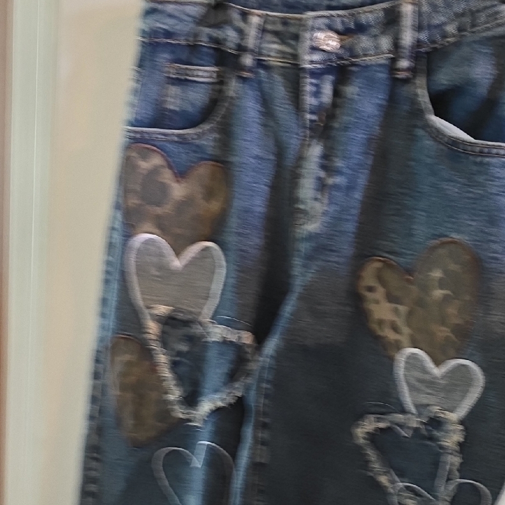 Wide Leg Heart Patch Jeans in Washed Blue - Picture 6 of 7